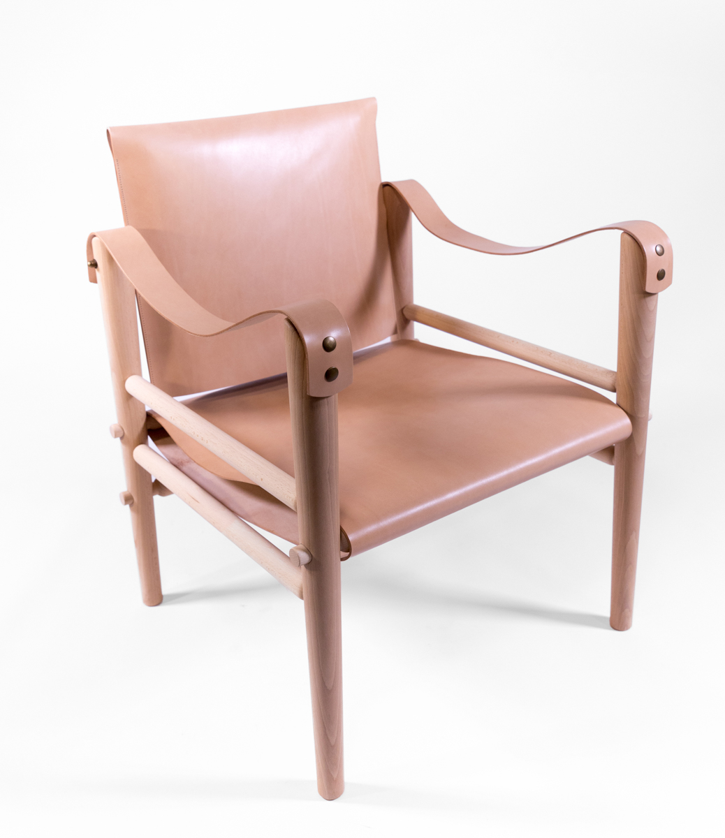 fauteuil en bois et cuir, de la marque Temps Libre, agence Parade