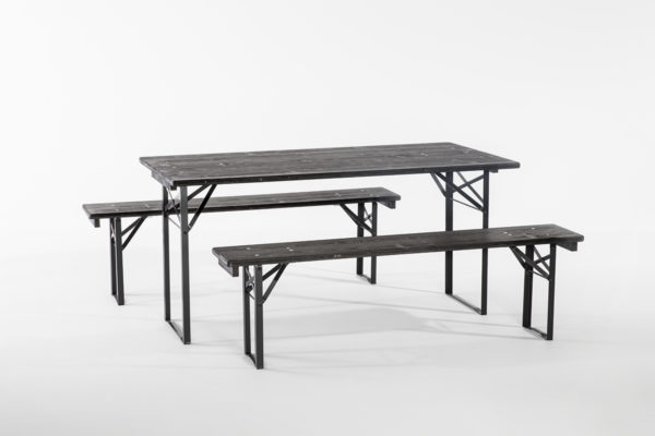 table berlinoise en bois lasure noire, pliante, banc en bois laser noir pliant, la Trésorerie, agence Parade